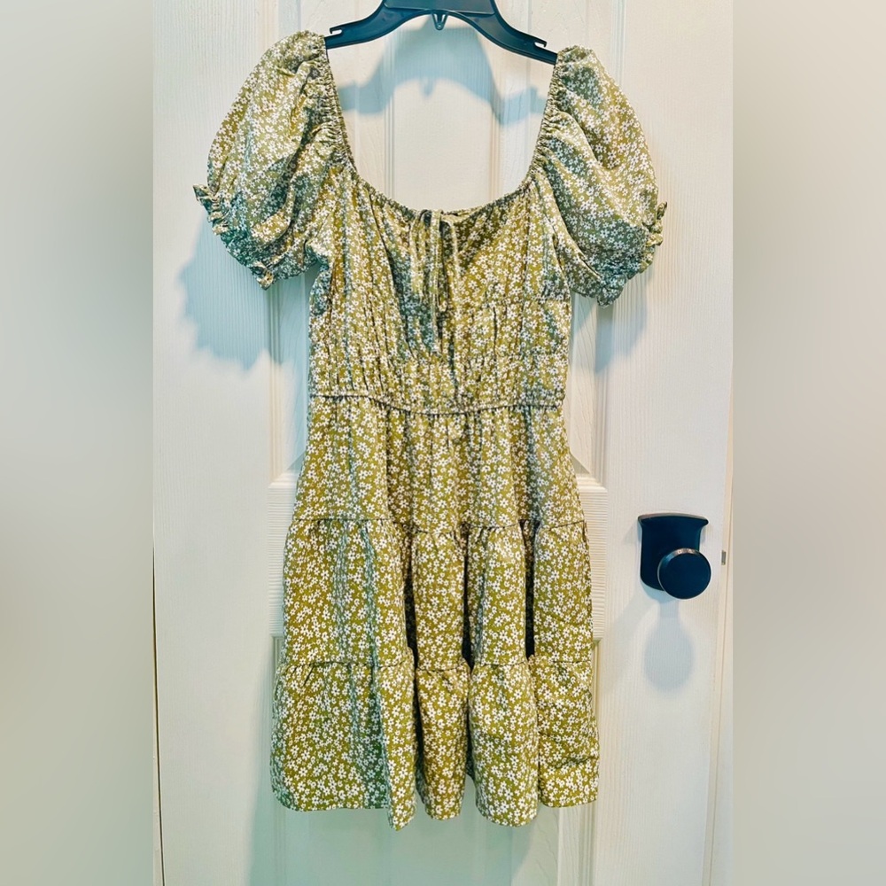 Cute Green Floral Puff-Sleeve Tiered Midi Dress